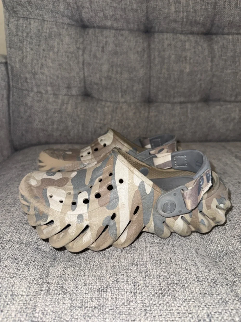 Crocs echo duck camo clogs kids size 1